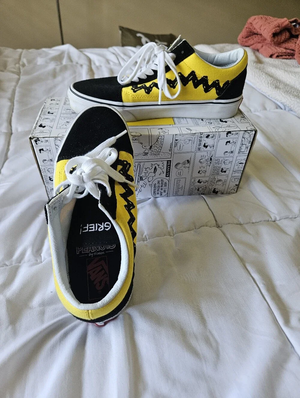 Vans x Peanuts Old Skool ‘Charlie Brown’ - Women's 8 (Rare/Collab)